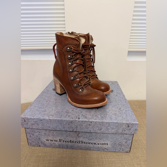 Freebird Burrow Cognac Tan Lace-Up Booties 8 NEW - Picture 2 of 6